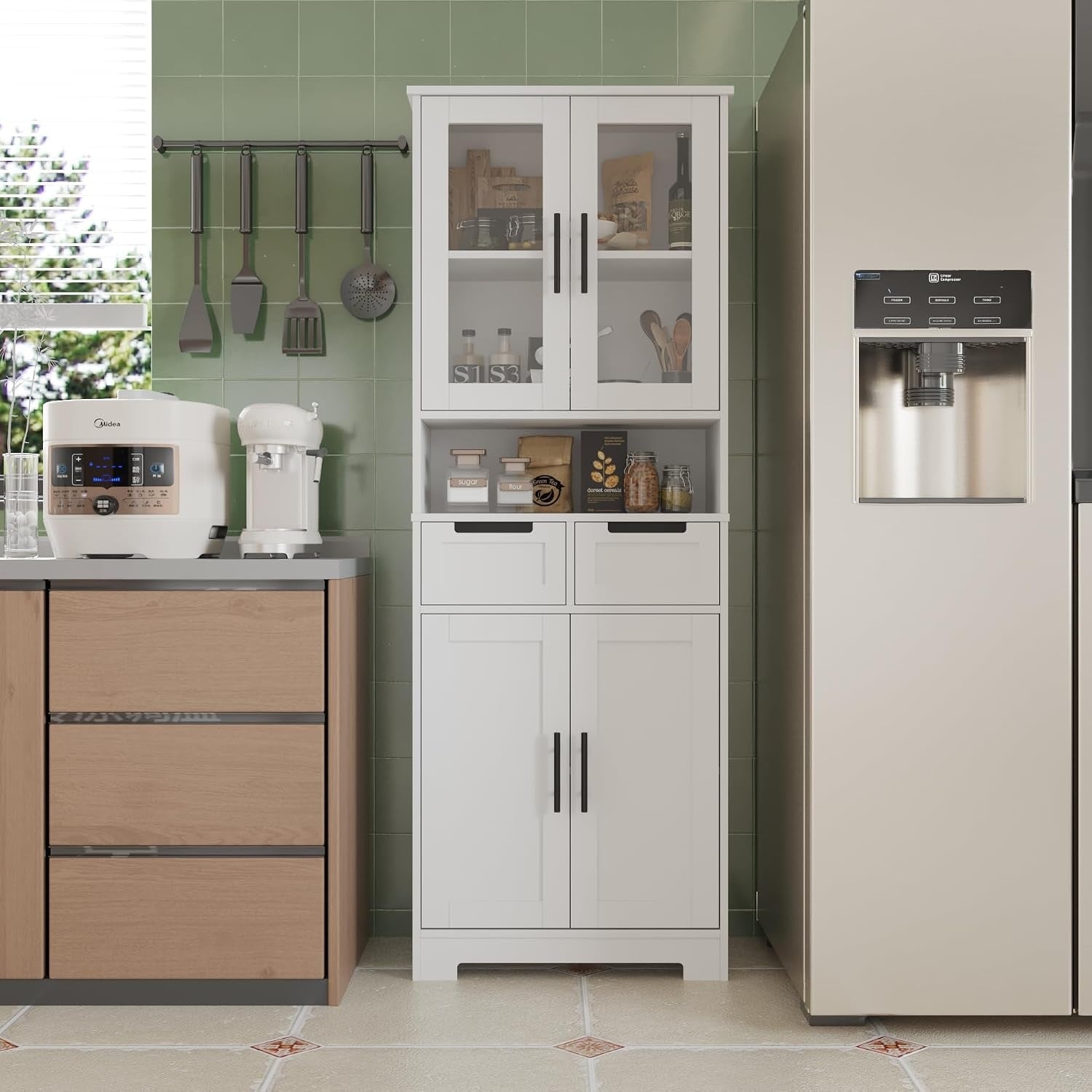Buffet de cuisine quatre portes deux tiroirs, meuble fonctionnel pour ranger vaisselle et accessoires du quotidien